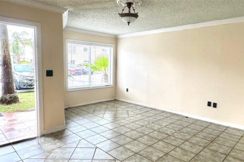 Condominio en alquiler en Miami, Florida, 3 dormitorios, 116.13 m2 № 2060858 - foto 4