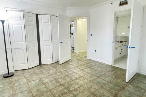 Condominio en alquiler en Miami, Florida, 3 dormitorios, 116.13 m2 № 2060858 - foto 6