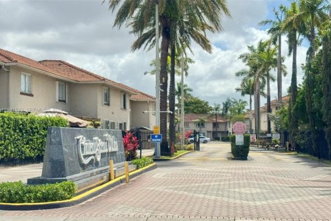 Condominio en alquiler en Miami, Florida, 3 dormitorios, 116.13 m2 № 2060858 - foto 2