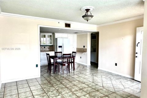 Condominio en alquiler en Miami, Florida, 3 dormitorios, 116.13 m2 № 2060858 - foto 5