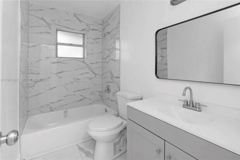 Купить виллу или дом в Хомстед, Флорида 3 спальни, 119.19м2, № 2048549 - фото 15