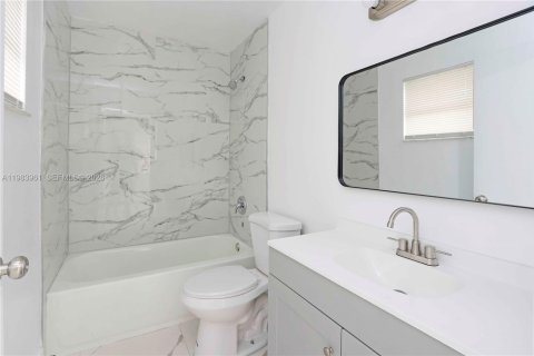 Купить виллу или дом в Хомстед, Флорида 3 спальни, 119.19м2, № 2048549 - фото 11