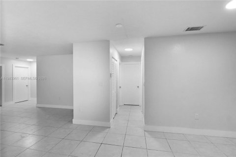 Купить виллу или дом в Хомстед, Флорида 3 спальни, 119.19м2, № 2048549 - фото 3