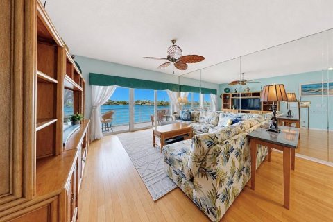 Adosado en venta en Saint Pete Beach, Florida, 4 dormitorios, 211.35 m2 № 2223424 - foto 3