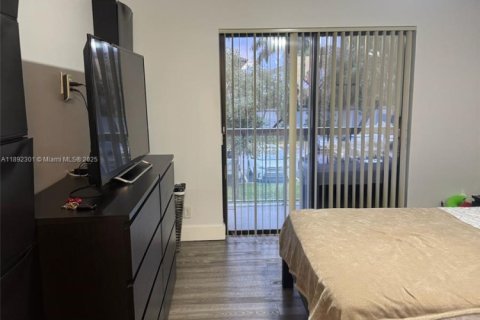 Condo in Doral, Florida, 1 bedroom  № 1944032 - photo 11