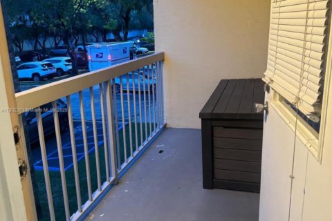 Condo in Doral, Florida, 1 bedroom  № 1944032 - photo 16
