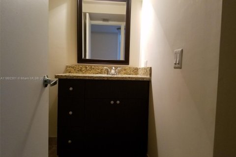 Condo in Doral, Florida, 1 bedroom  № 1944032 - photo 7