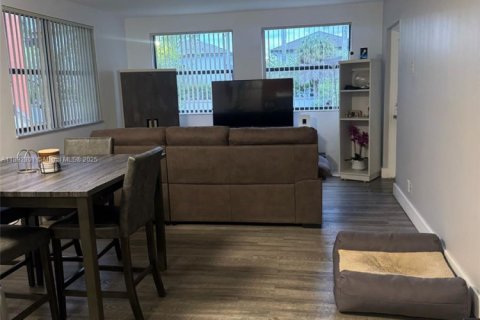 Condo in Doral, Florida, 1 bedroom  № 1944032 - photo 14