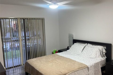 Condo in Doral, Florida, 1 bedroom  № 1944032 - photo 10
