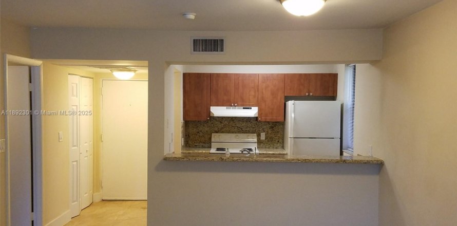 Condo in Doral, Florida, 1 bedroom  № 1944032