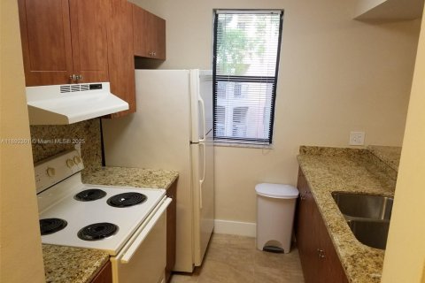 Condo in Doral, Florida, 1 bedroom  № 1944032 - photo 3
