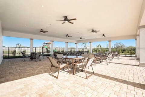 House in Zephyrhills, Florida 4 bedrooms, 199.09 sq.m. № 1791513 - photo 9