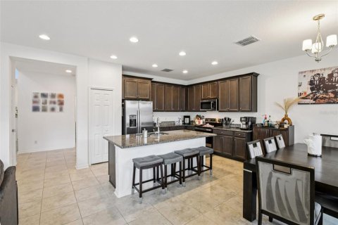 House in Zephyrhills, Florida 4 bedrooms, 199.09 sq.m. № 1791513 - photo 15