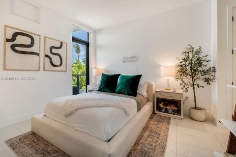 Condo in Miami Beach, Florida, 1 bedroom  № 2013432 - photo 11