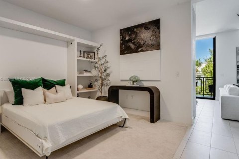 Condo in Miami Beach, Florida, 1 bedroom  № 2013432 - photo 21