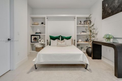 Condo in Miami Beach, Florida, 1 bedroom  № 2013432 - photo 22