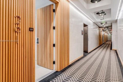 Condo in Miami Beach, Florida, 1 bedroom  № 2013432 - photo 28