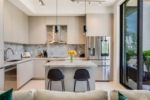 Condo in Miami Beach, Florida, 1 bedroom  № 2013432 - photo 1