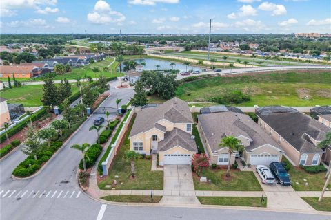 Villa ou maison à vendre à Kissimmee, Floride: 6 chambres, 219.99 m2 № 2234302 - photo 2