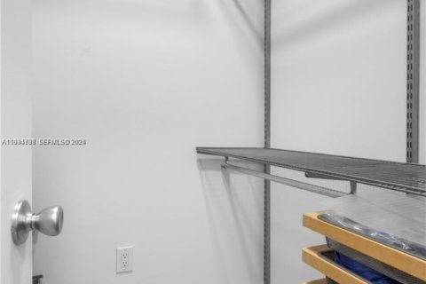 Condominio en venta en Miami Beach, Florida, 2 dormitorios, 114.83 m2 № 1993235 - foto 10