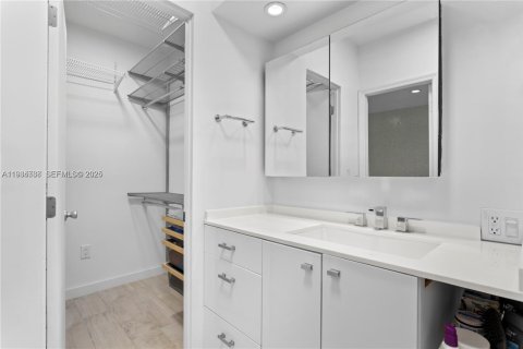 Condominio en venta en Miami Beach, Florida, 2 dormitorios, 114.83 m2 № 1993235 - foto 13