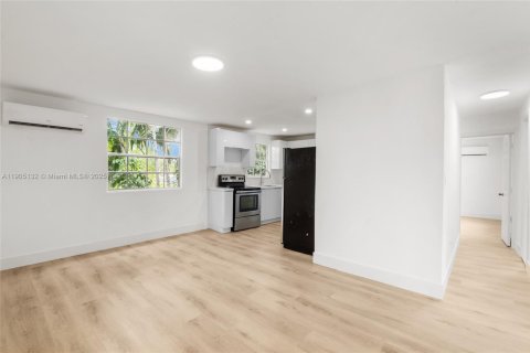 Immobilier commercial à vendre à Miami, Floride: 214.23 m2 № 1956105 - photo 5