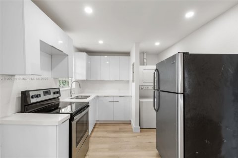 Immobilier commercial à vendre à Miami, Floride: 214.23 m2 № 1956105 - photo 7