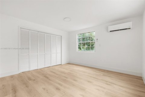 Immobilier commercial à vendre à Miami, Floride: 214.23 m2 № 1956105 - photo 12