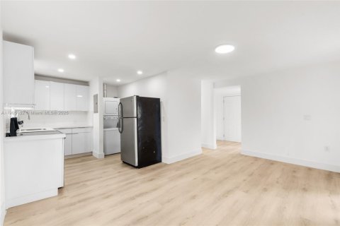 Immobilier commercial à vendre à Miami, Floride: 214.23 m2 № 1956105 - photo 6