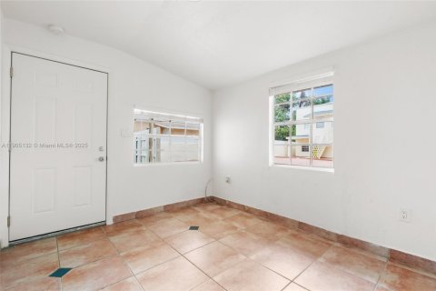Immobilier commercial à vendre à Miami, Floride: 214.23 m2 № 1956105 - photo 14