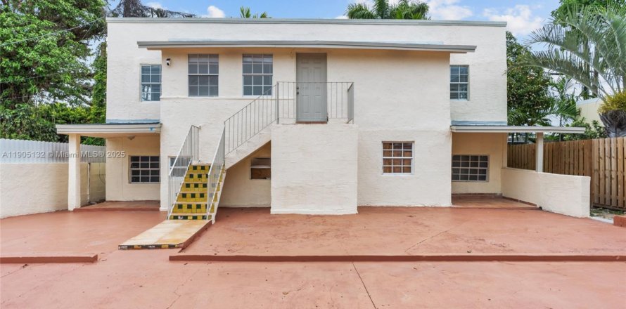 Immobilier commercial à Miami, Floride 214.23 m2 № 1956105