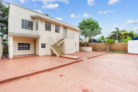 Immobilier commercial à vendre à Miami, Floride: 214.23 m2 № 1956105 - photo 2