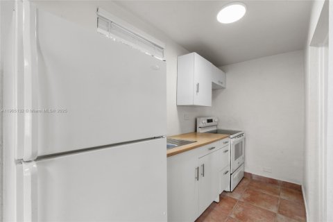 Immobilier commercial à vendre à Miami, Floride: 214.23 m2 № 1956105 - photo 17