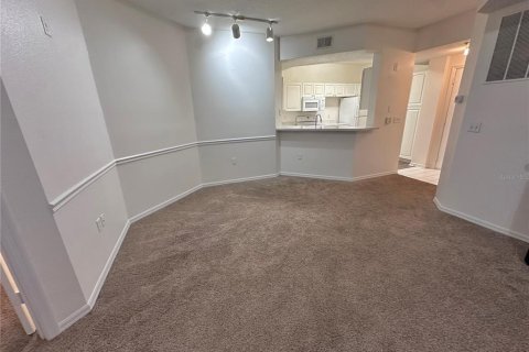 Condo in Orlando, Florida, 2 bedrooms № 2151351 - photo 6