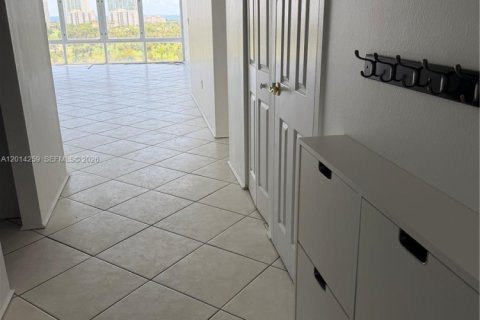 Condo in Aventura, Florida, 2 bedrooms № 2076236 - photo 2