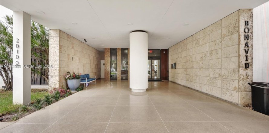 Condo in Aventura, Florida, 2 bedrooms № 2076236