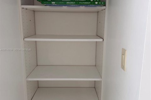 Condo in Aventura, Florida, 2 bedrooms № 2076236 - photo 7