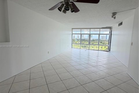 Condo in Aventura, Florida, 2 bedrooms № 2076236 - photo 4