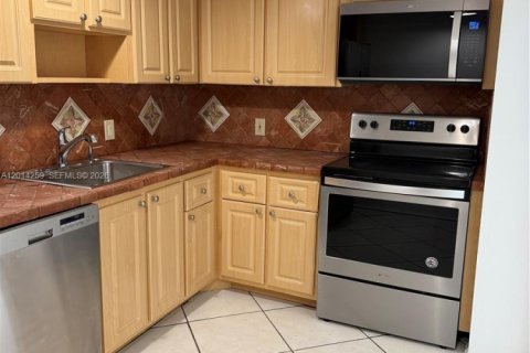 Condo in Aventura, Florida, 2 bedrooms № 2076236 - photo 16
