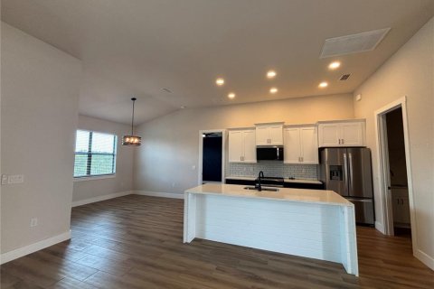 House in Port Charlotte, Florida 4 bedrooms, 187.57 sq.m. № 2277519 - photo 4
