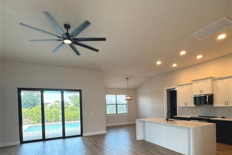 House in Port Charlotte, Florida 4 bedrooms, 187.57 sq.m. № 2277519 - photo 3
