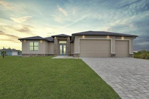 House in Port Charlotte, Florida 4 bedrooms, 187.57 sq.m. № 2277519
