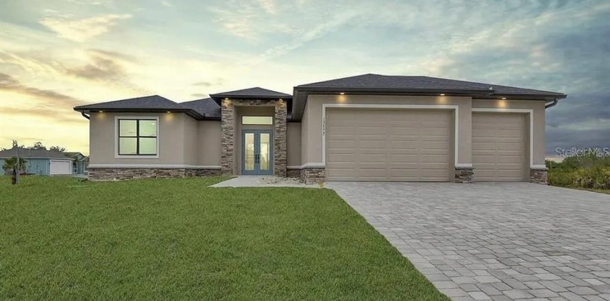 House in Port Charlotte, Florida 4 bedrooms, 187.57 sq.m. № 2277519