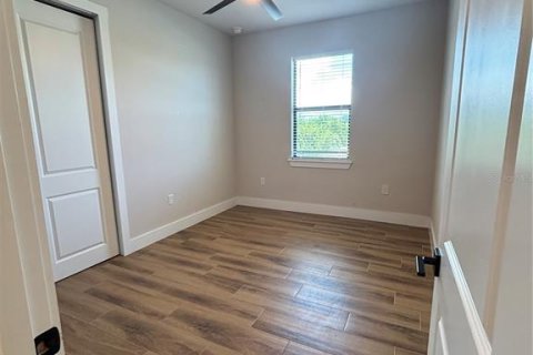 House in Port Charlotte, Florida 4 bedrooms, 187.57 sq.m. № 2277519 - photo 10