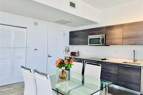 Condominio en alquiler en Miami, Florida, 1 dormitorio, 68.38 m2 № 1932506 - foto 16