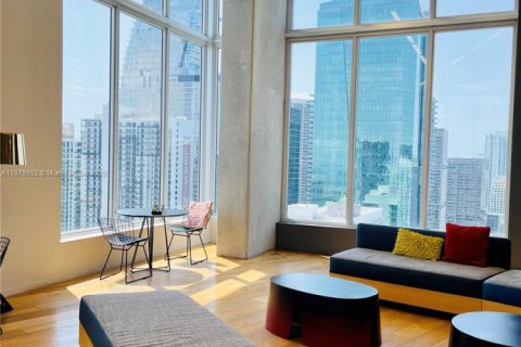 Condominio en alquiler en Miami, Florida, 1 dormitorio, 68.38 m2 № 1932506 - foto 2