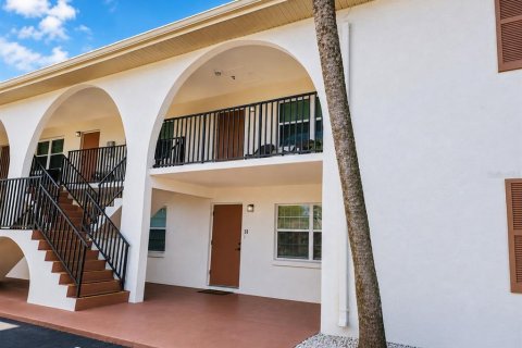 Condominio en Daytona Beach, Florida, 2 dormitorios  № 2098259