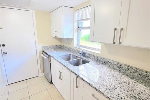 Appartement à louer à Seffner, Floride: 2 chambres, 159.42 m2 № 1914939 - photo 4