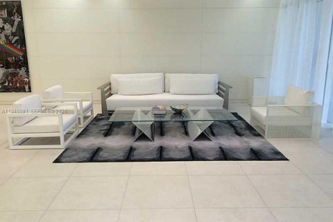Condo in Miami, Florida, 1 bedroom  № 2004729 - photo 19