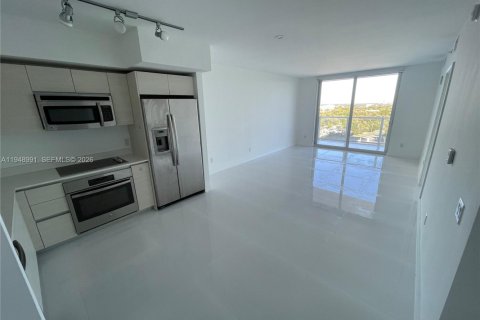 Condo in Miami, Florida, 1 bedroom  № 2004729 - photo 4